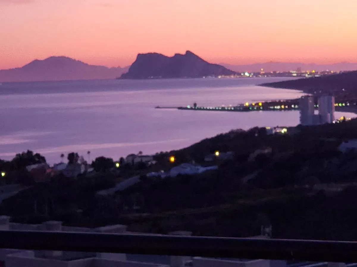 Willa Manilva Townhouse With Spectacular Views Of Gibraltar 0*,